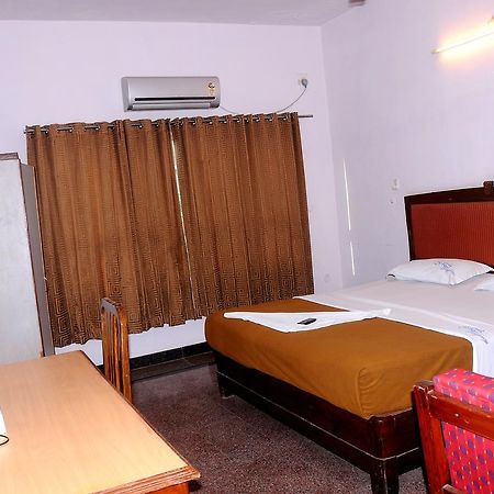 Srs Regency Hotel Anantapur Buitenkant foto